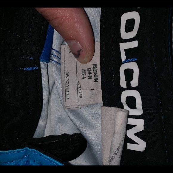 Boys volcomShorts - Picture 4 of 4